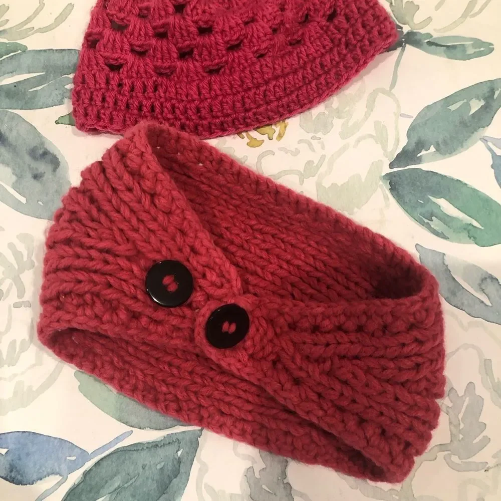 Pair of Girl’s Pink Knit Accessories(3 items@$15)